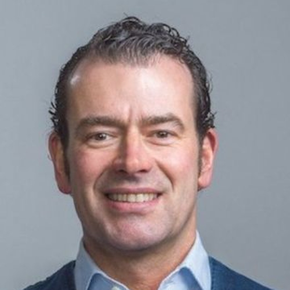 Portretfoto Synday van den Bergh, wethouder gemeente Oss