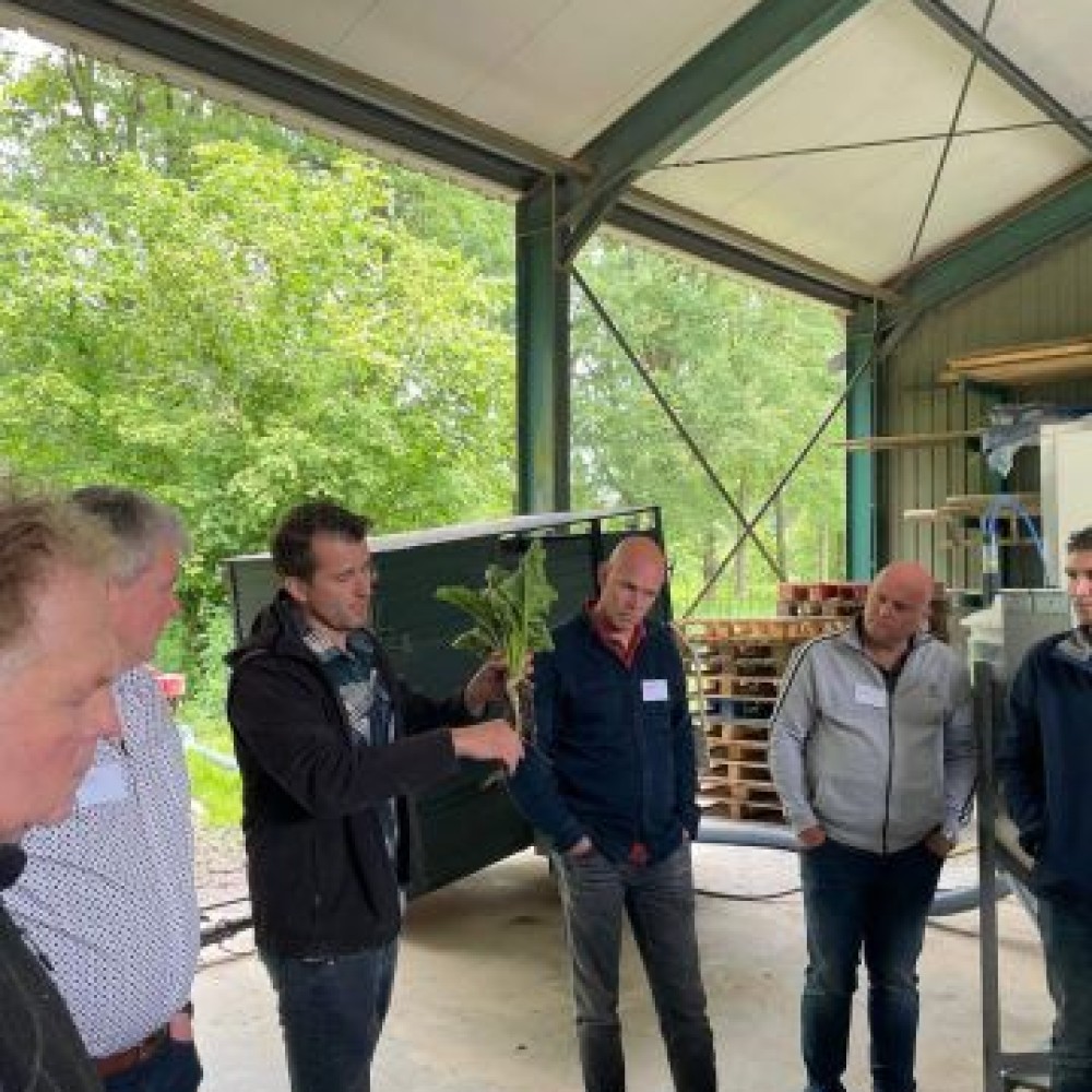 Bezoekers bij de velddag van het PAVEx project