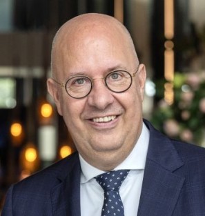 Portretfoto van Jack Mikkers, burgemeester gemeente 's-Hertogenbosch en voorzitter van RNOB