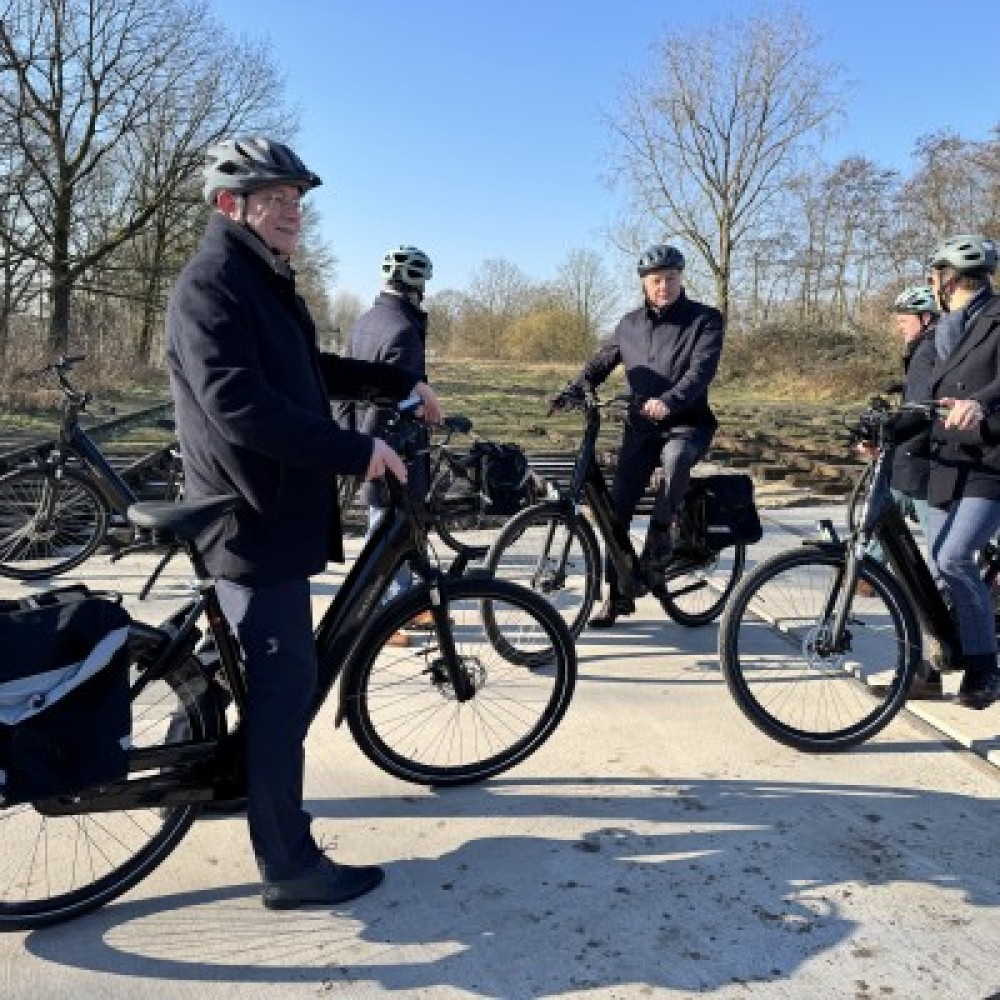 Vier wethouders uit de regio op de fiets