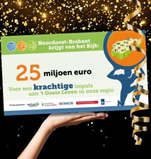 Foto van hand met een cheque ter waarde van 25 miljoen euro