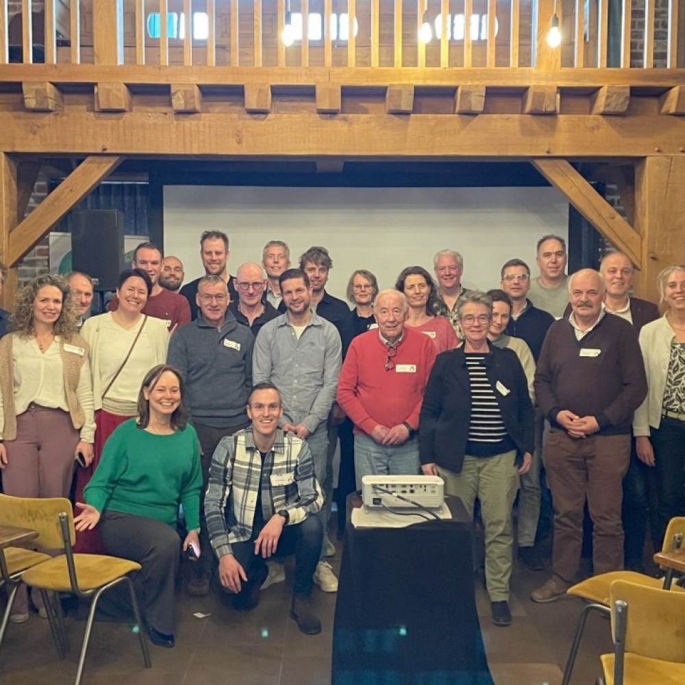 Groepsfoto van deelnemers aan 'Love is in the soil'