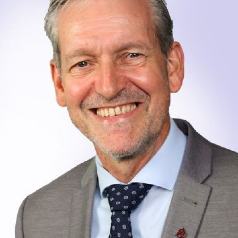 Portretfoto Hans van der Pas, burgemeester gemeente Maashorst