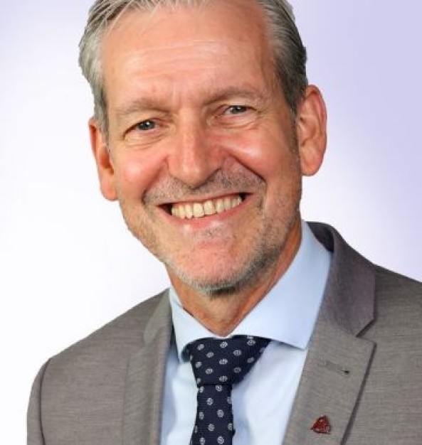 Portretfoto Hans van der Pas, burgemeester gemeente Maashorst