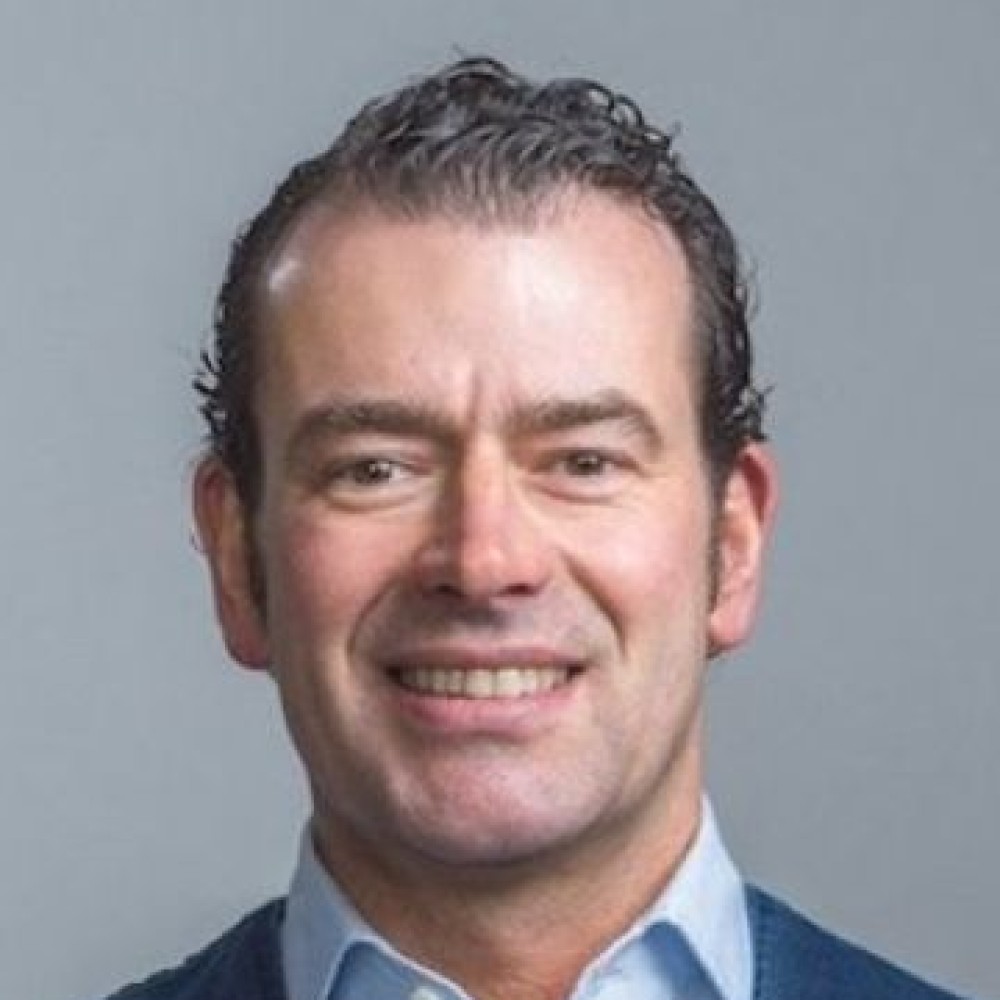 Portretfoto Sydney van den Berg, wethouder gemeente Oss en bestuurlijk trekker A50