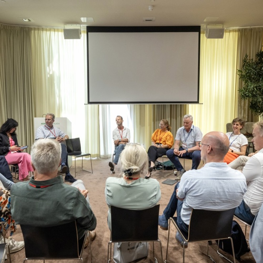 Johan Postma verzorgt een workshop tijdens de eerste landelijke Ambtelijke Dag van de Regio's in juni 2025