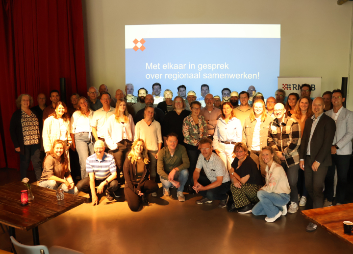 Groepsfoto van de deelnemers aan de RNOB Ambtelijke Regiodag 2024