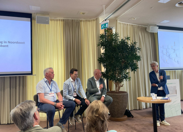 Paneldiscussie o.l.v. samenwerkingsexpert Maarten Hageman met Johan Postma (gemeentesecretaris Land van Cuijk), René Peerenboom (Regiomanager RNOB) en Jack Mikkers (voorzitter RNOB)