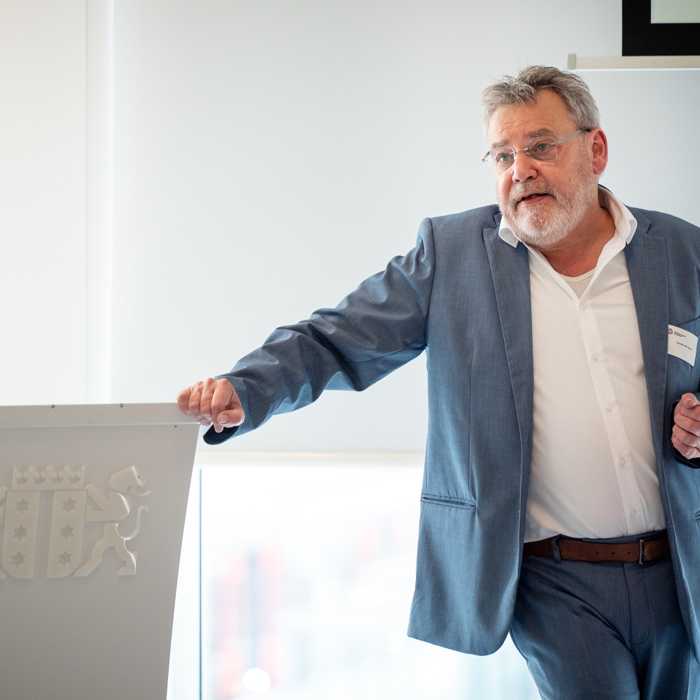 Portretfoto Laurens van Voorst