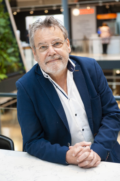 Portretfoto Laurens van Voorst