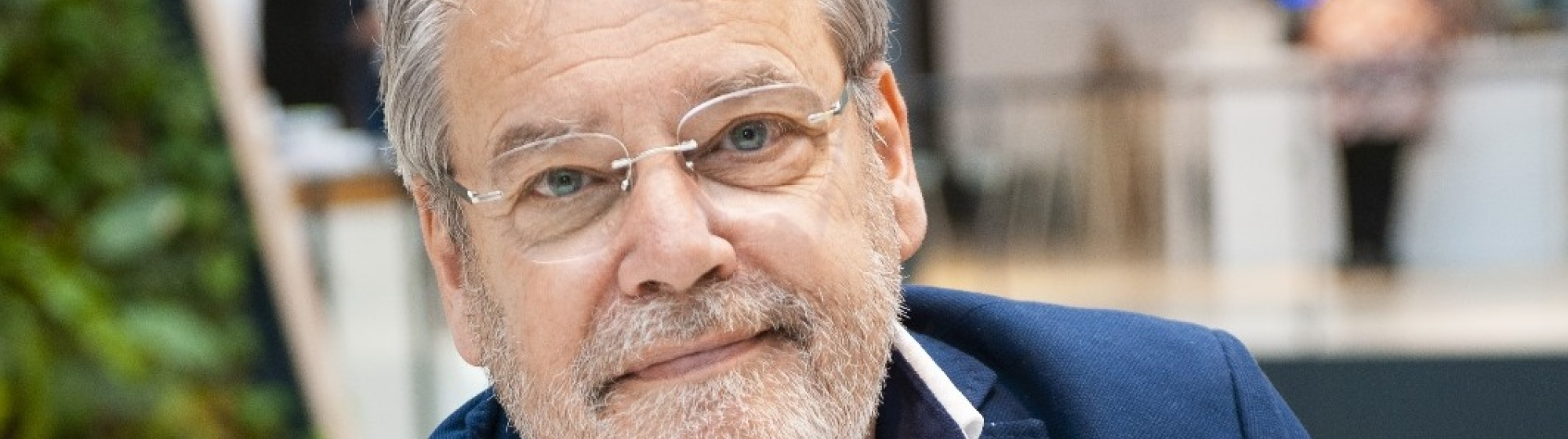 Portretfoto Laurens van Voorst
