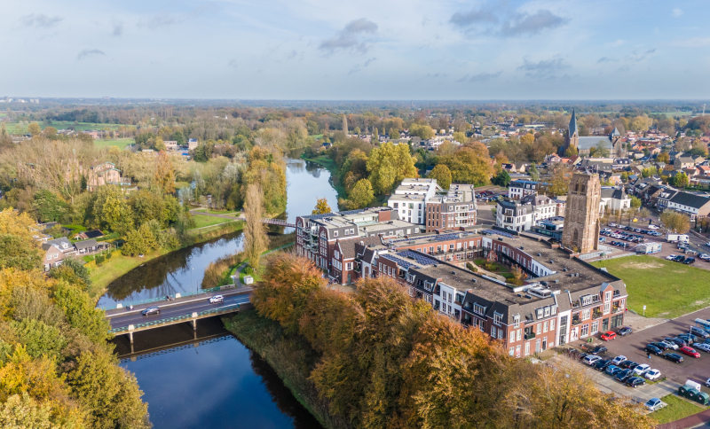 Bovenaanzicht van het centrum van Sint-Michielsgestel omgeven door water