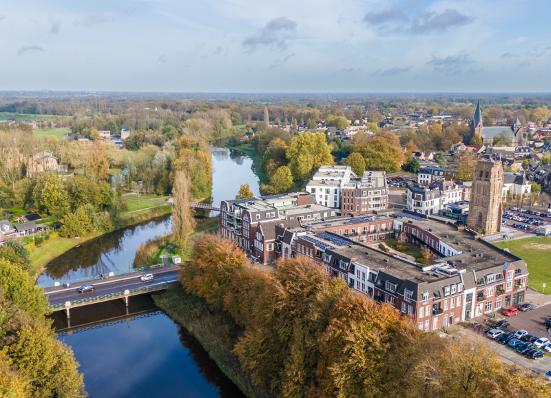Bovenaanzicht van het centrum van Sint-Michielsgestel omgeven door water
