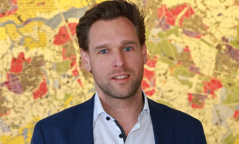 Portretfoto Bram Loeffen, programmamanager Kwaliteit Openbaar Bestuur bij de provincie Noord-Brabant