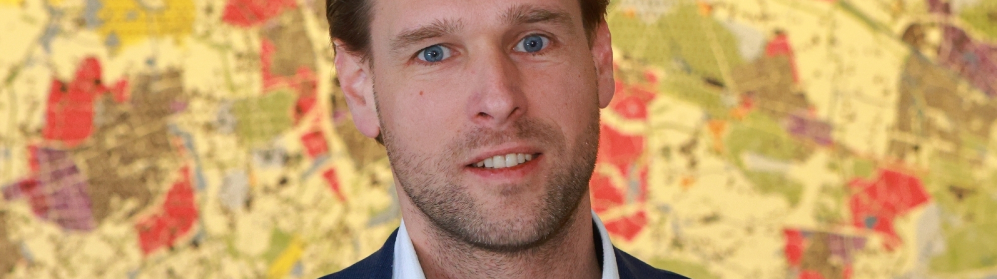 Portretfoto Bram Loeffen, programmamanager Kwaliteit Openbaar Bestuur bij de provincie Noord-Brabant