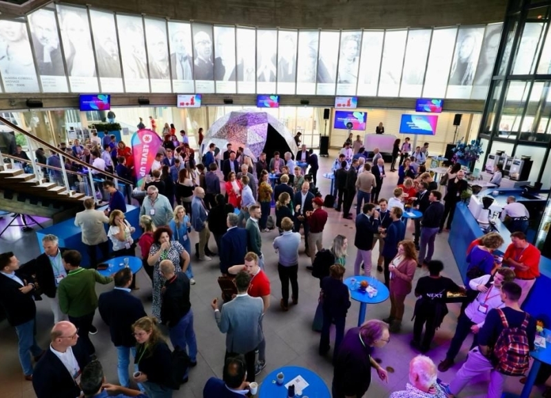 Tech sytartups bezoeken een startup bijeenkomst in het Evoluon