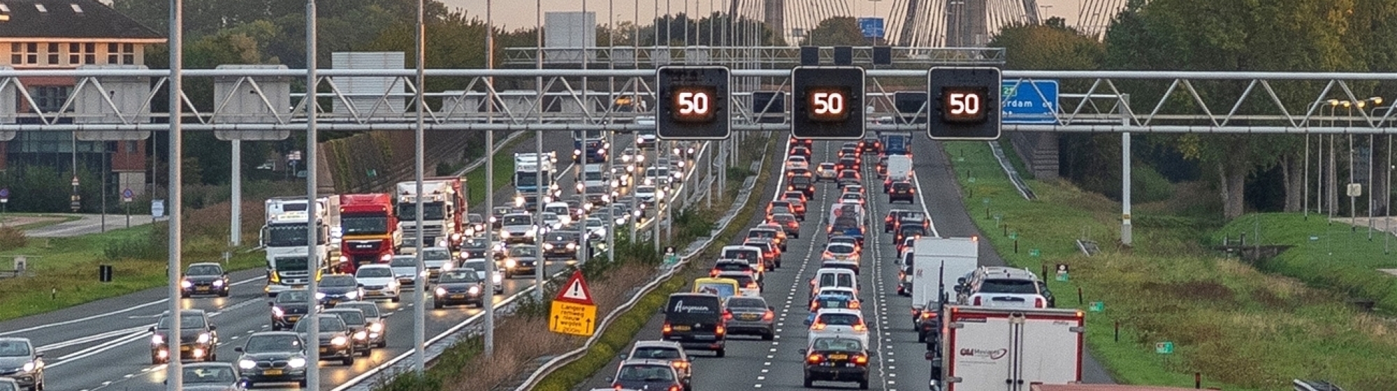File met stilstaande auto's op de A2 richting Amsterdam