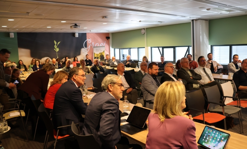 Burgemeesters en wethouders uit Noordoost-Brabant bij de Regiodag van RNOB