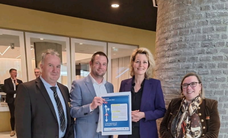 Bestuurders regio en Tweede Kamerleden met lobbydocument A2