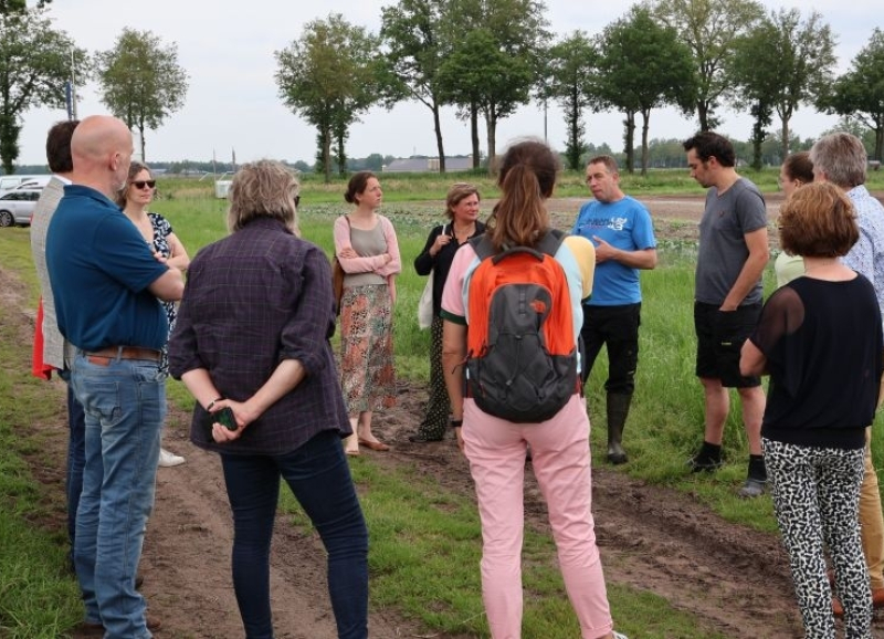 Projectleiders regio Deal op werkbezoek bij proeflocatie AgroProeftuin de Peel