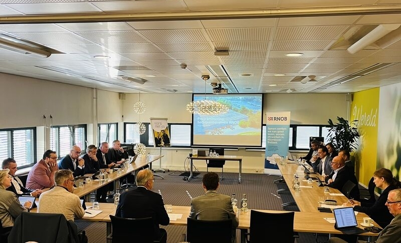 Bestuurders uit de regio met elkaar in overleg tijdens de bestuurlijke Regiodag