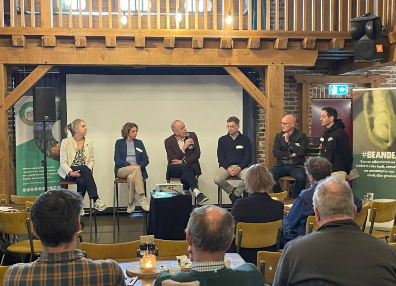 Paneldiscussie met bestuurders uit de regio tijdens 'Love is in the soil'