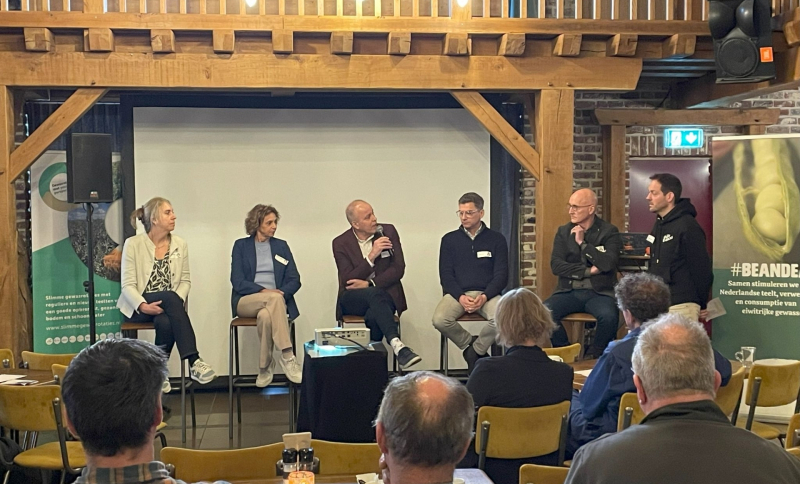 Paneldiscussie met bestuurders uit de regio tijdens 'Love is in the soil'