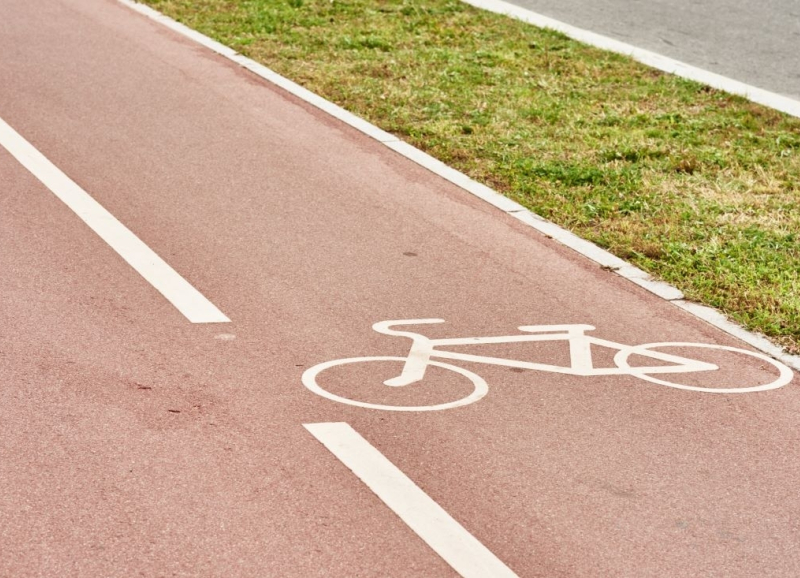 Closeup van een roze fietspad