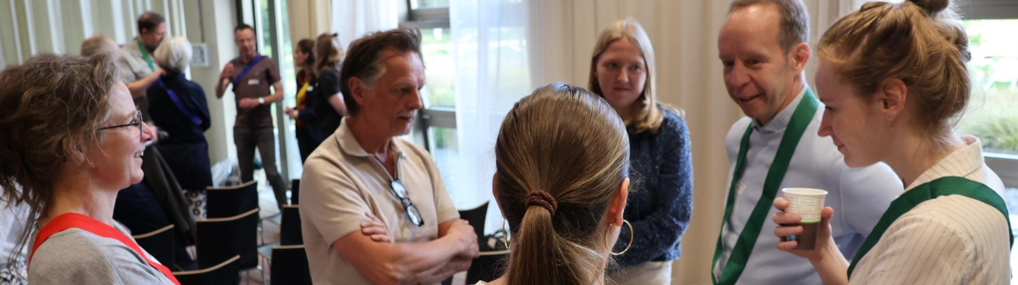 Deelnemers van de Hittedialoog met elkaar in gesprek