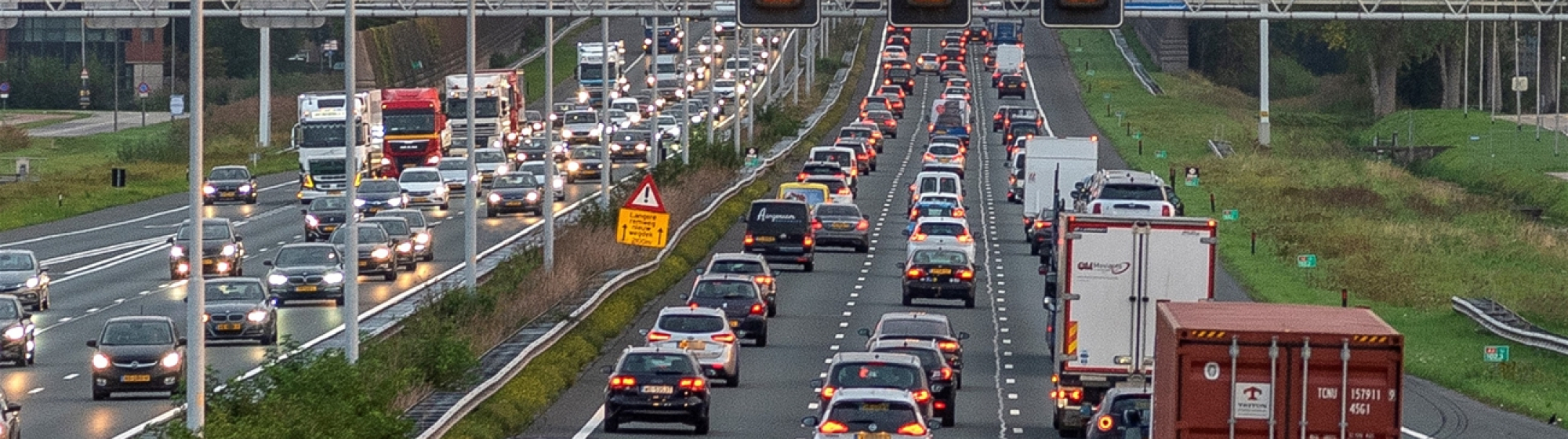 Druke file op de weg