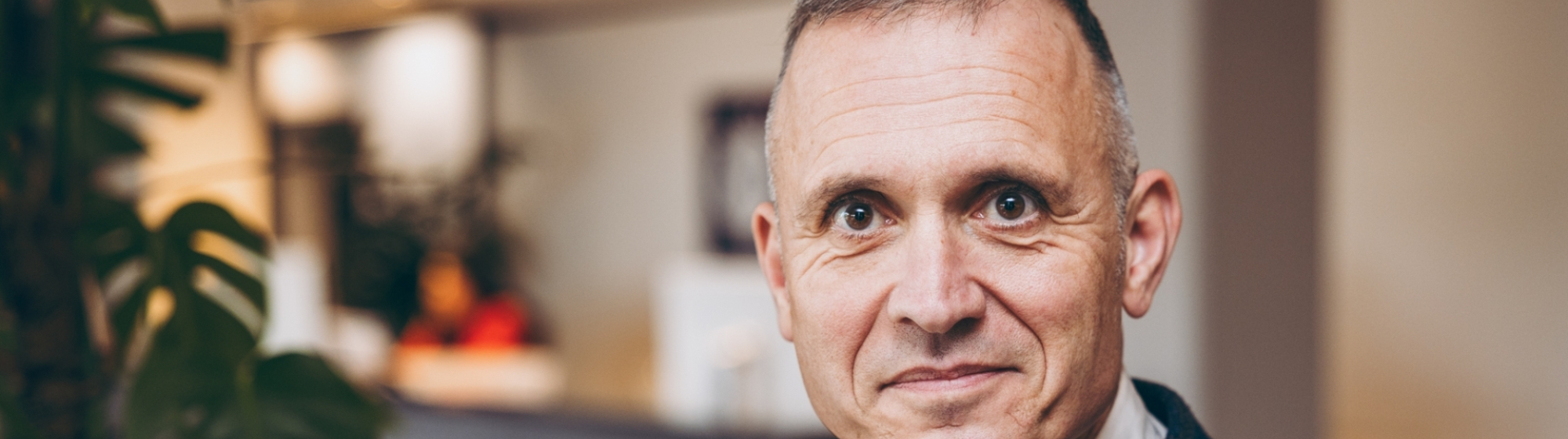 Protretfoto van Marcel Boogers, bijzonder hoogleraar democratie en transitie aan de Universiteit Utrecht en adviseur bij Necker